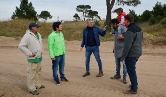 EL INTENDENTE GUSTAVO BARRERA RECORRI LAS OBRAS DE AGUA CORRIENTE PARA LOS NUEVOS LOTES CON SERVICIOS