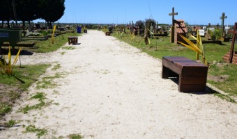 CONTINAN LOS TRABAJOS DE MANTENIMIENTO EN EL CEMENTERIO MUNICIPAL