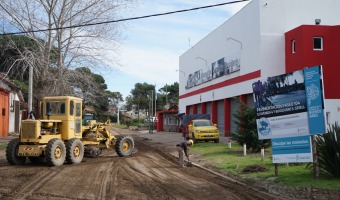 AVANZA EL ASFALTADO DE 104 Y YA LLEG HASTA LA ZONA DE BOMBEROS