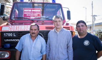 El presidente de Bomberos present el Unimog al Intendente Barrera