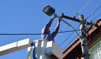 INSTALANDO 2.000 LUMINARIAS LED EN LA CIUDAD