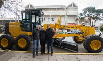 LLEG LA NUEVA MOTONIVELADORA QUE INCREMENTA LA PLANTA VEHICULAR DEL CORRALN MUNICIPAL