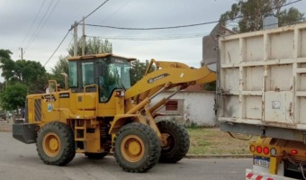 CONTINAN LOS TRABAJOS DE LIMPIEZA Y MANTENIMIENTO EN PLAYAS Y CALLES DE VILLA GESELL