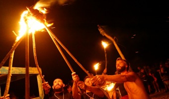 ANTORCHAS AL MAR POR EL DA DEL GUARDAVIDAS