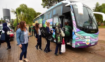 EL EQUIPO DE HOCKEY DEL POLIDEPORTIVO VIAJ EN EL MICRO MUNICIPAL