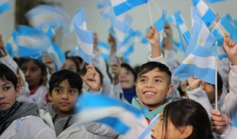 ESCUELAS DE TODA LA CIUDAD CELEBRARON EL DA DE LA BANDERA