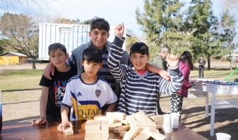 CHICOS Y CHICAS QUE PARTICIPAN DEL PROGRAMA ENVIN VILLA GESELL EL DA DE LA AMISTAD