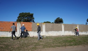 AVANZA LA CONSTRUCCIN DEL MURO PERIMETRAL EN LA ESCUELA TCNICA N 1 HROES DE MALVINAS