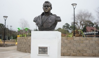 COLOCAMOS EL BUSTO DE SAN MARTN EN LA PLAZA DE LAS AMRICAS