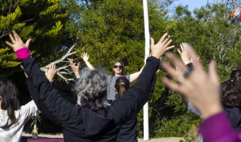 SE REALIZ UNA JORNADA DE YOGA Y MUSICA EN LOS JARDINES DEL CHALET DE DON CARLOS