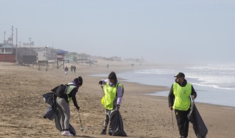 EL EQUIPO DE HIGIENE URBANA AVANZA CON LOS TRABAJOS DE LIMPIEZA EN PLAYAS