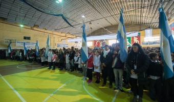 ALUMNOS DE ESCUELAS PRIMARIAS PROMETIERON A LA BANDERA